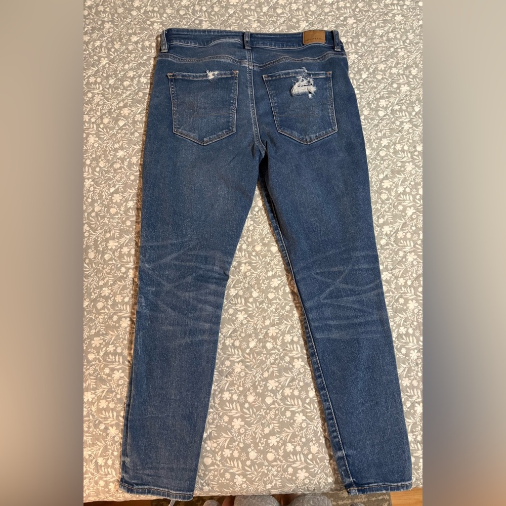 American Eagle high rise Jeggings with Distressed Details size 10 short